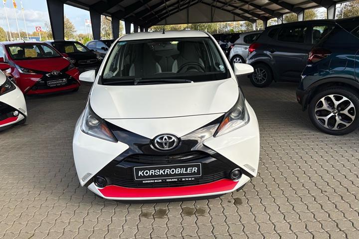 Hvid Toyota Aygo fra 2015