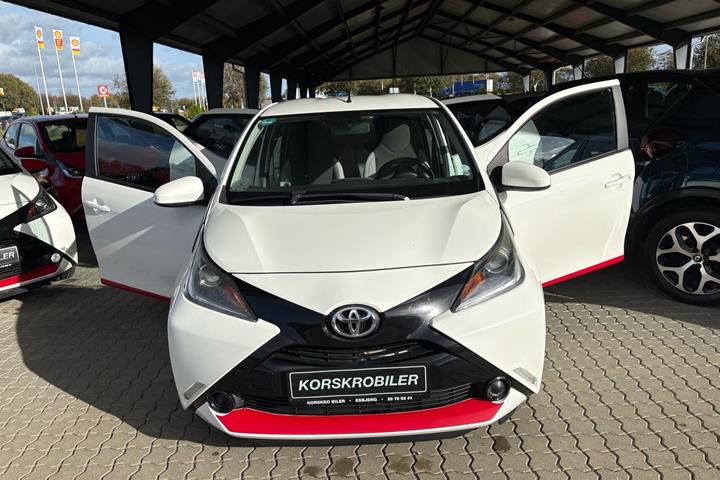 Hvid Toyota Aygo fra 2015