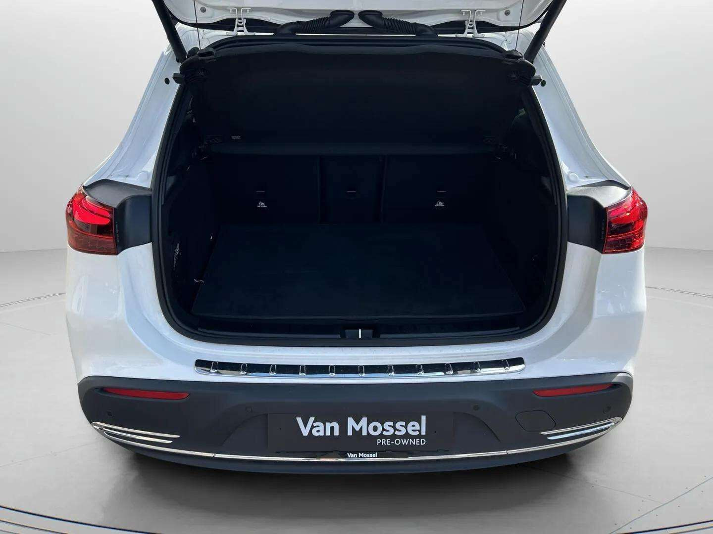 Hvid Mercedes EQA250+ fra 2025