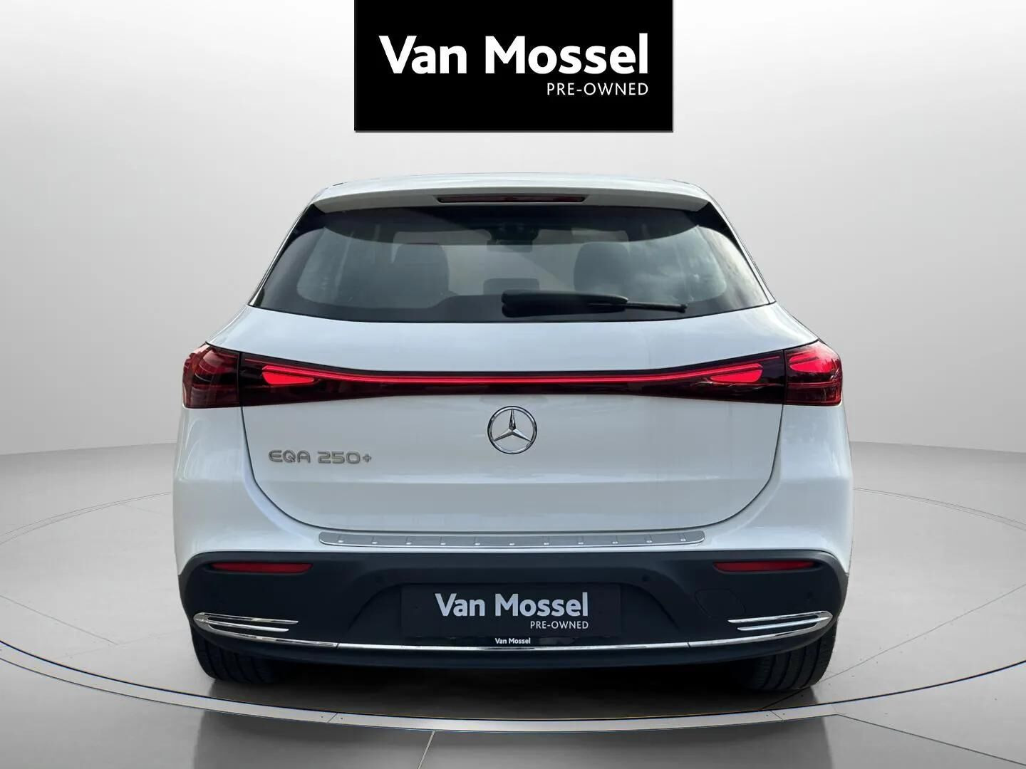 Hvid Mercedes EQA250+ fra 2025