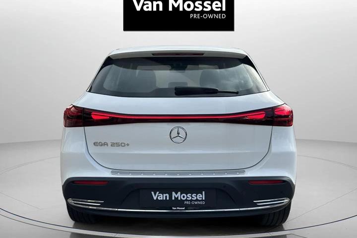 Hvid Mercedes EQA250+ fra 2025