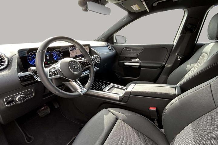 Hvid Mercedes EQA250+ fra 2025