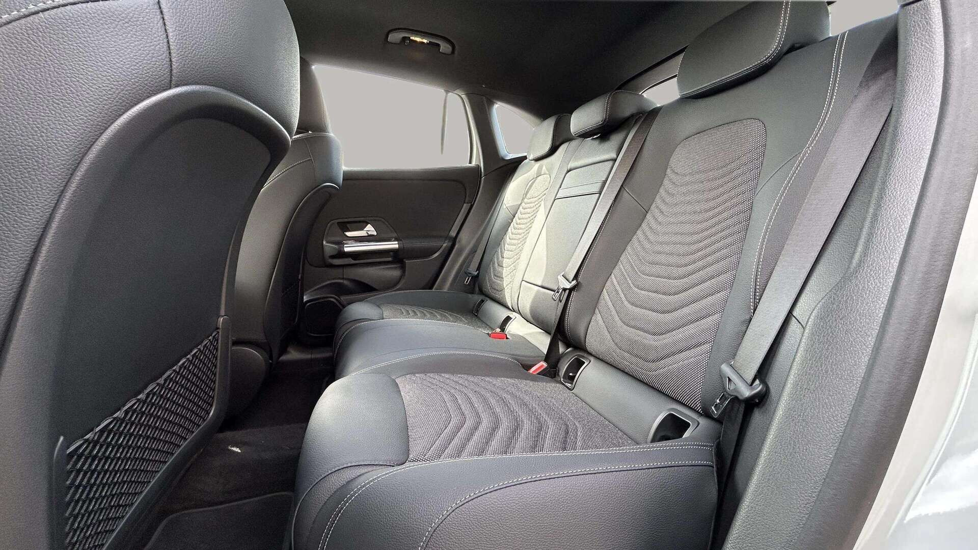 Hvid Mercedes EQA250+ fra 2025