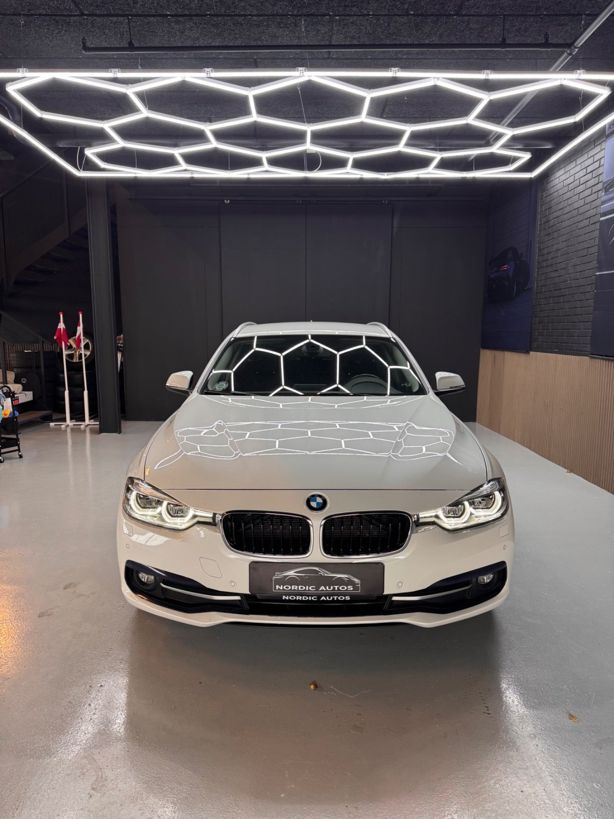 Hvid BMW 320d fra 2018