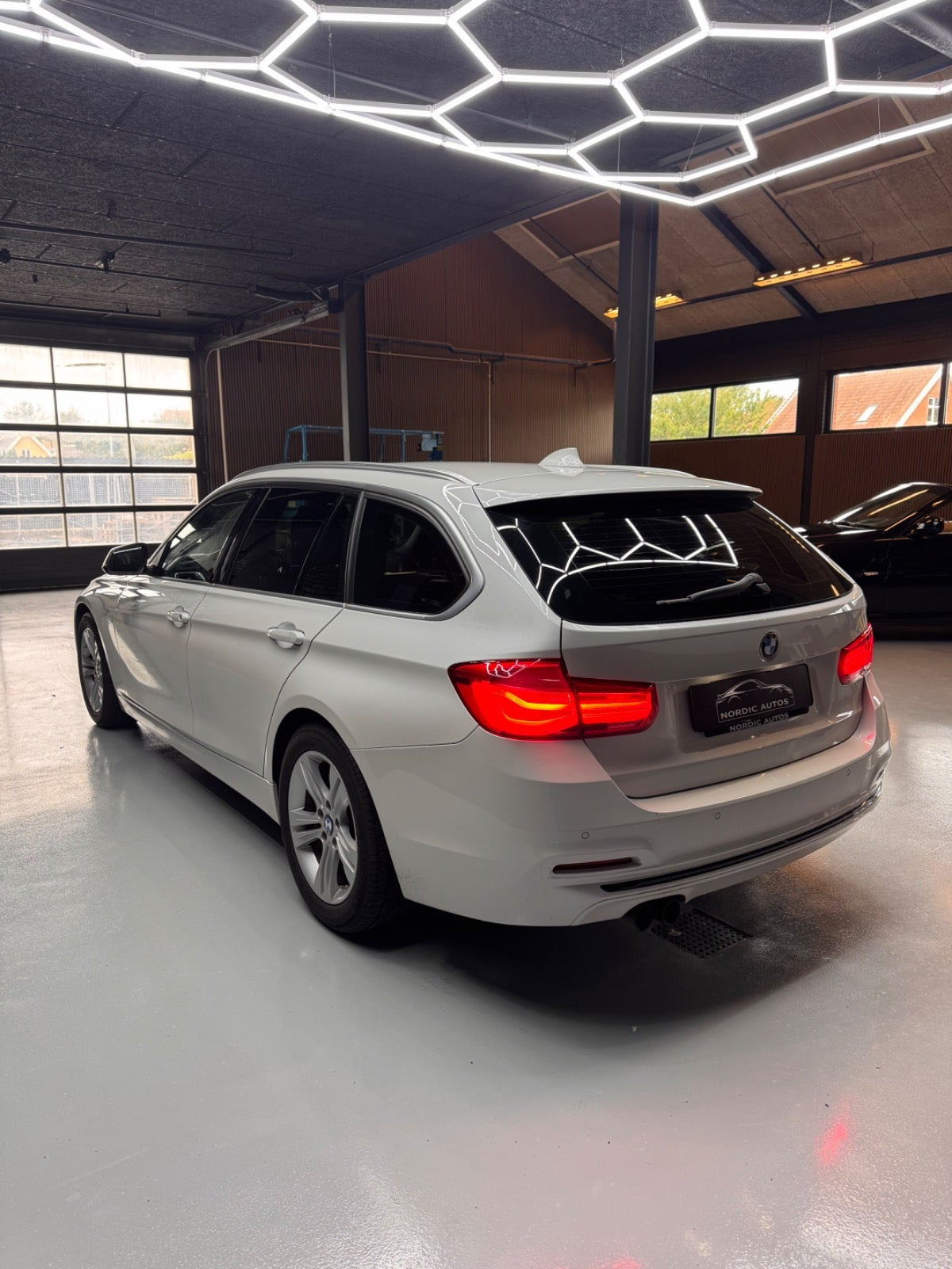 Hvid BMW 320d fra 2018
