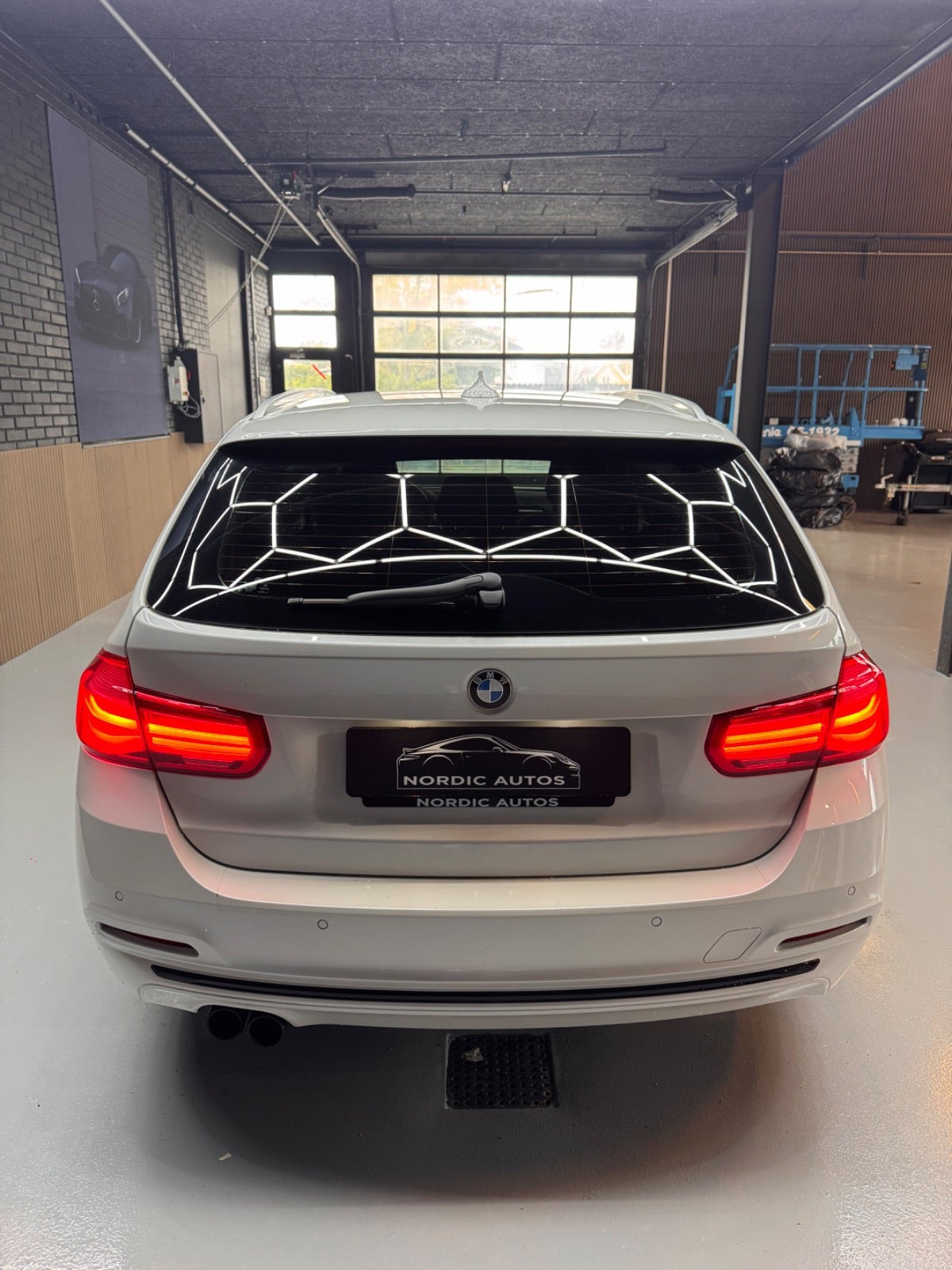 Hvid BMW 320d fra 2018