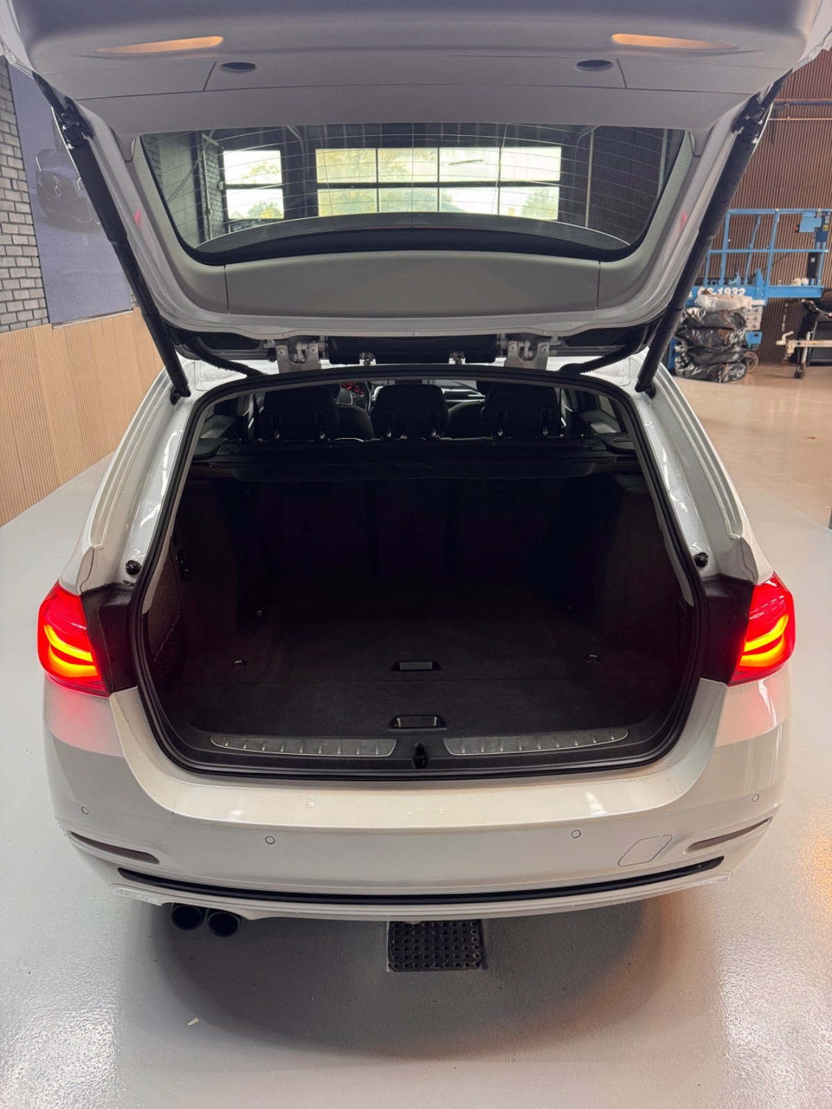 Hvid BMW 320d fra 2018
