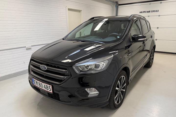 Sort Ford Kuga fra 2018
