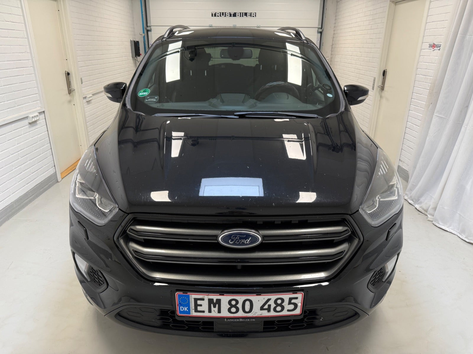 Sort Ford Kuga fra 2018