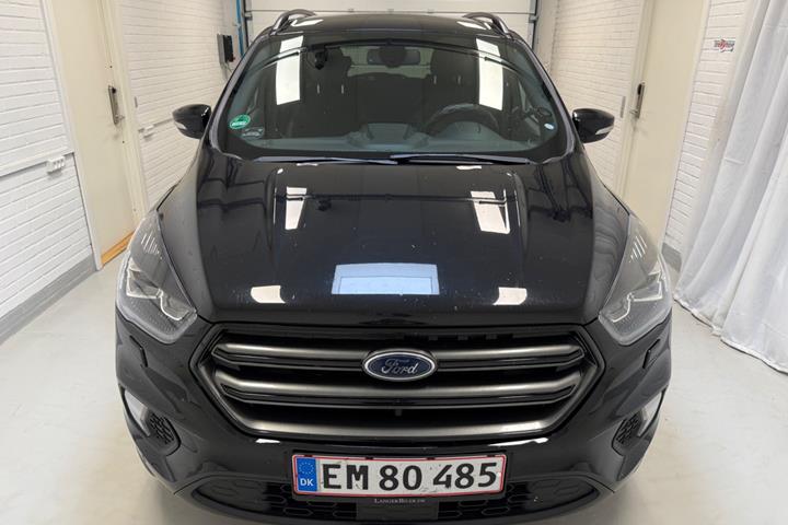Sort Ford Kuga fra 2018