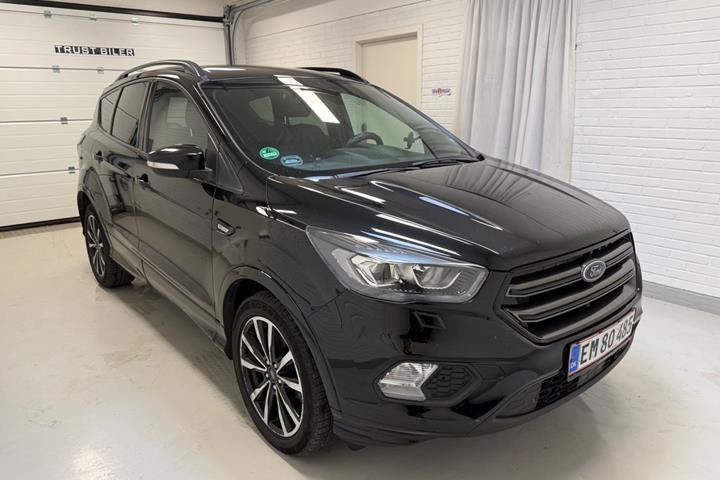 Sort Ford Kuga fra 2018