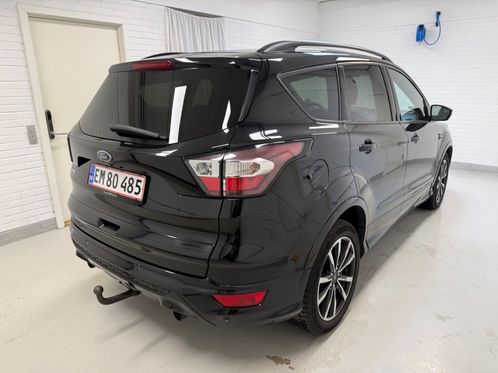Sort Ford Kuga fra 2018