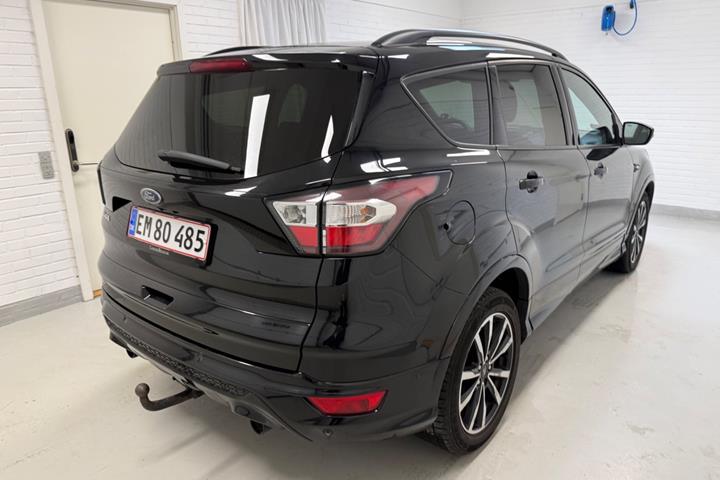 Sort Ford Kuga fra 2018
