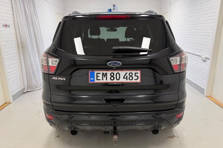 Sort Ford Kuga fra 2018