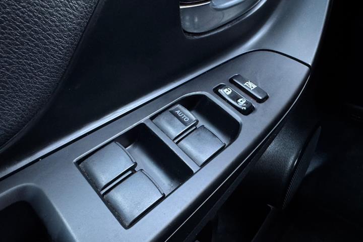 Grå Toyota Yaris fra 2018