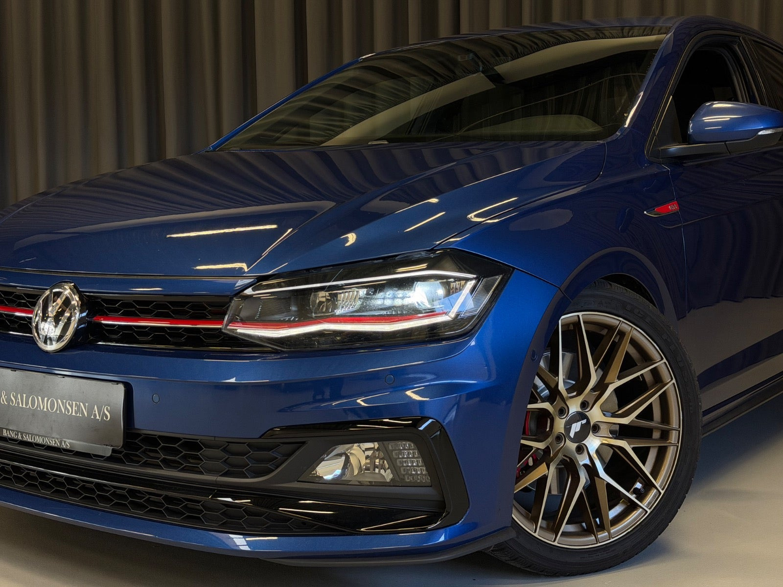 Blå VW Polo fra 2019