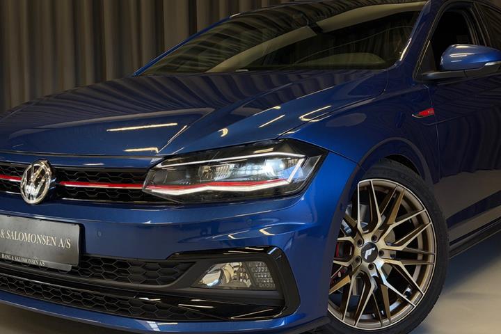 Blå VW Polo fra 2019