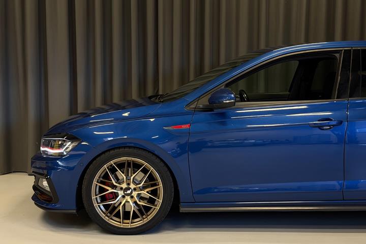 Blå VW Polo fra 2019