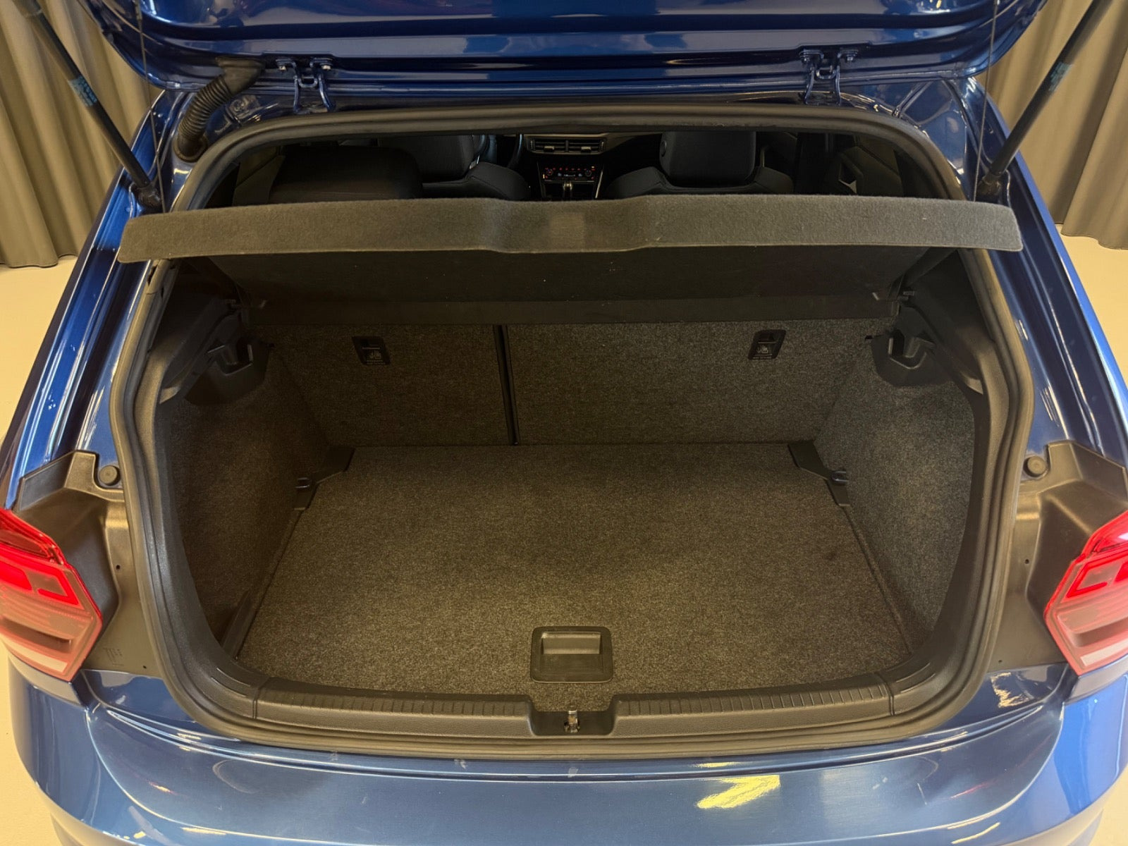 Blå VW Polo fra 2019