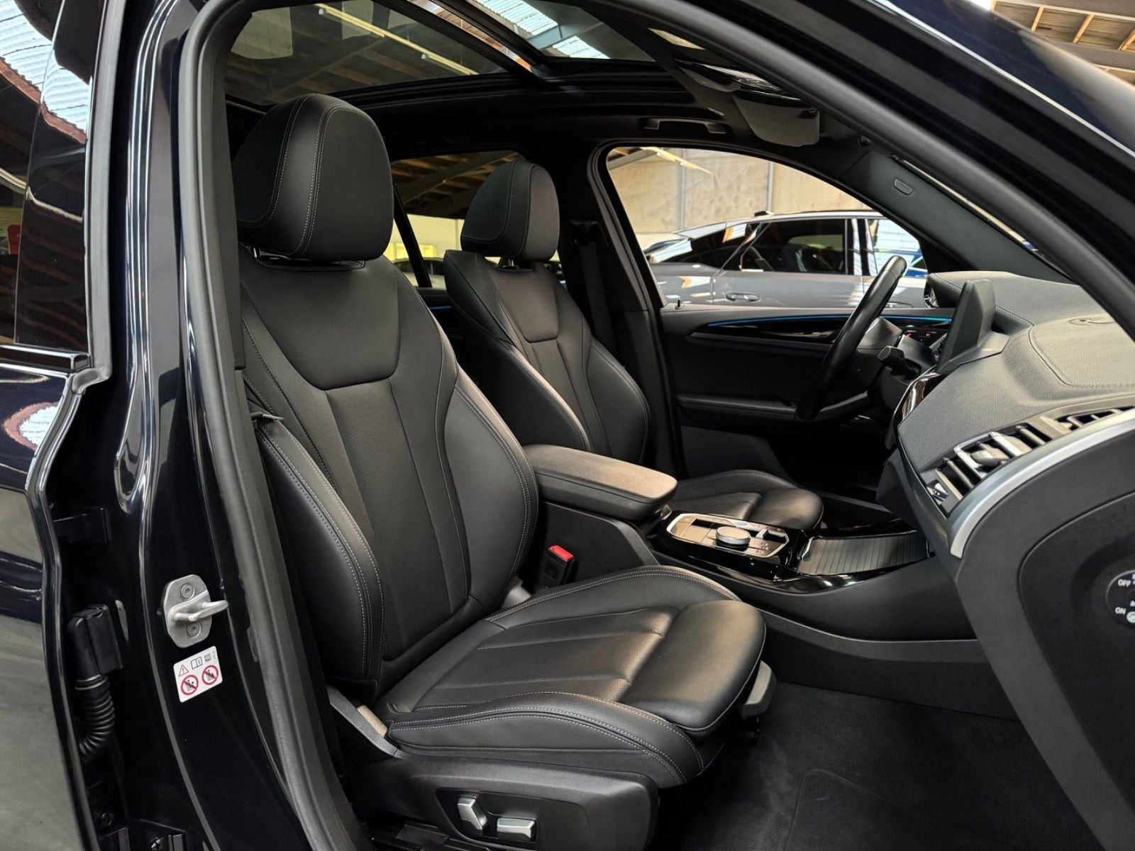 Sort BMW iX3 fra 2023