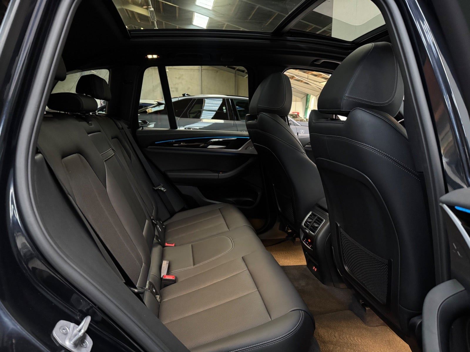 Sort BMW iX3 fra 2023