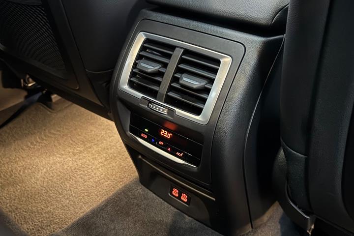 Sort BMW iX3 fra 2023