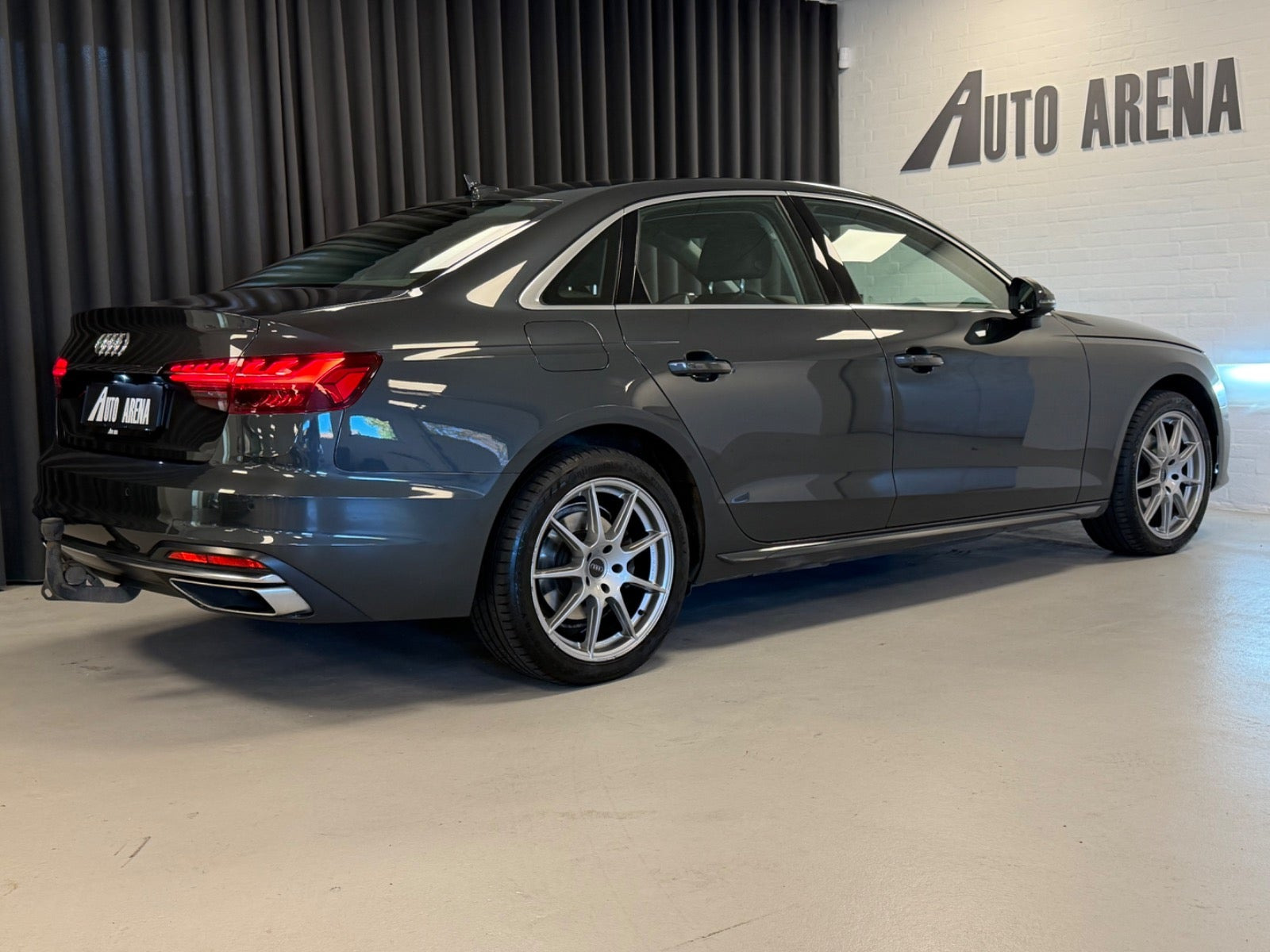 Grå Audi A4 fra 2020