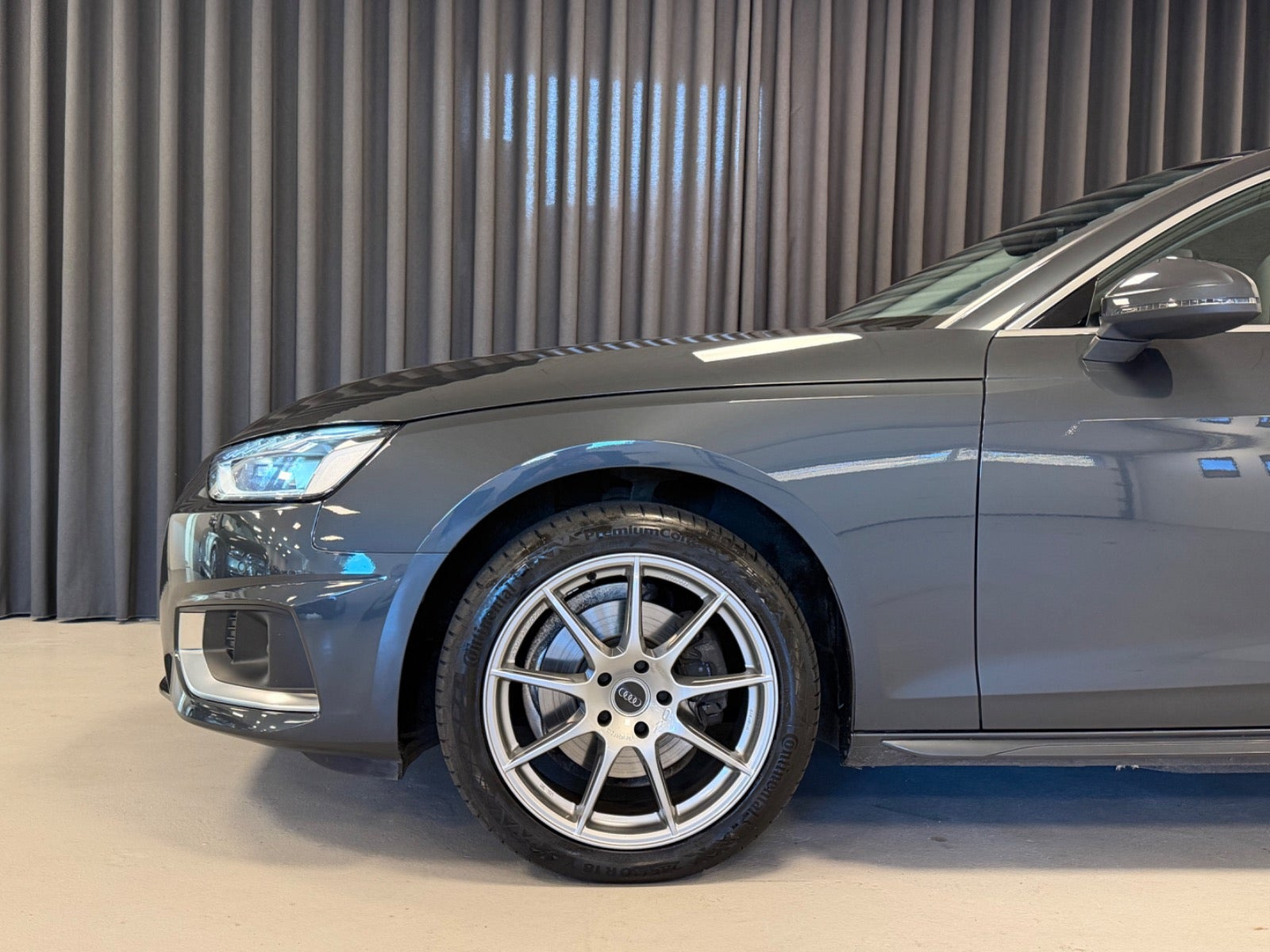 Grå Audi A4 fra 2020