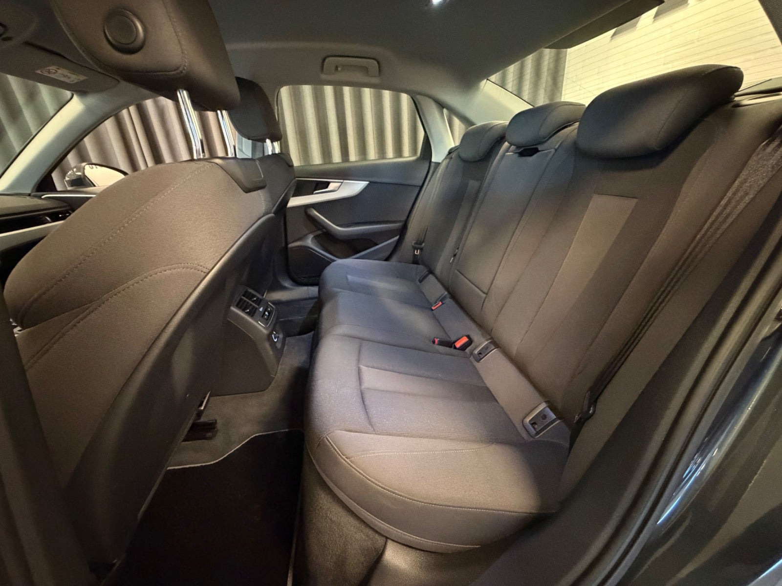 Grå Audi A4 fra 2020