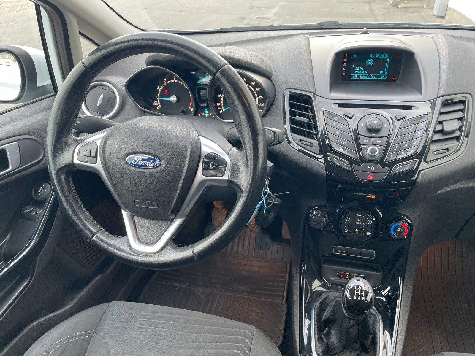Hvid Ford Fiesta fra 2014
