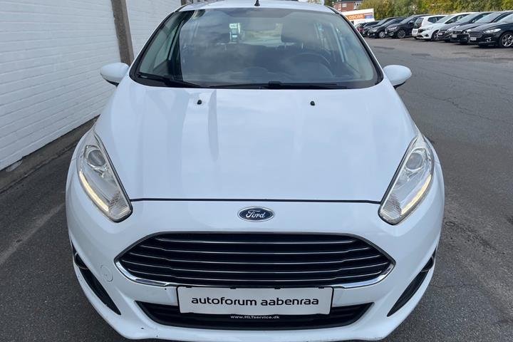 Hvid Ford Fiesta fra 2014