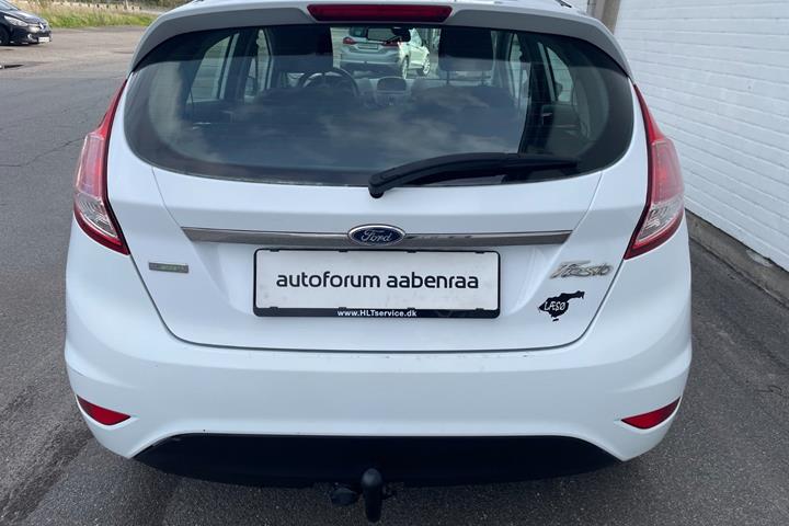 Hvid Ford Fiesta fra 2014
