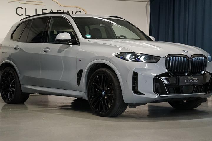 Grå BMW X5 fra 2023
