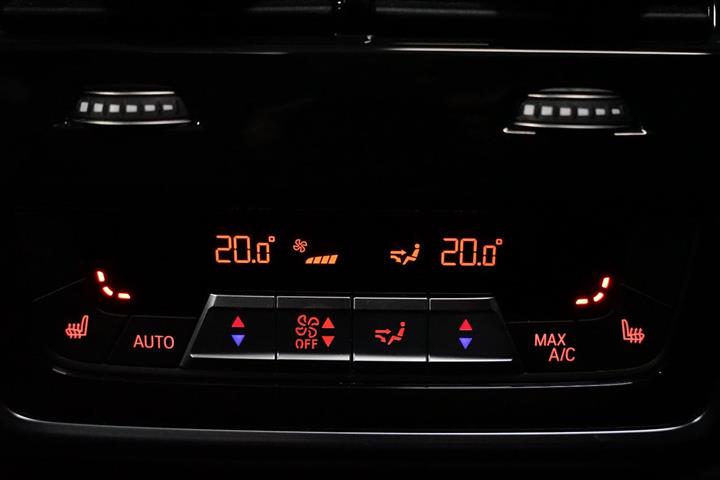 Grå BMW X5 fra 2023