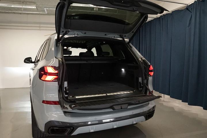 Grå BMW X5 fra 2023