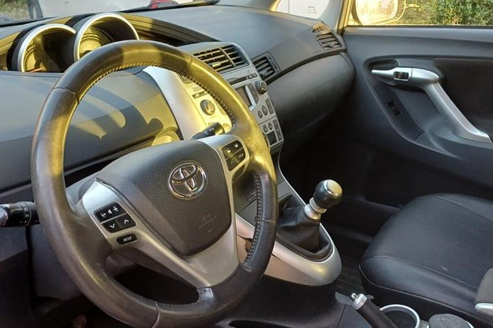 undefined Toyota Sportsvan fra 2013