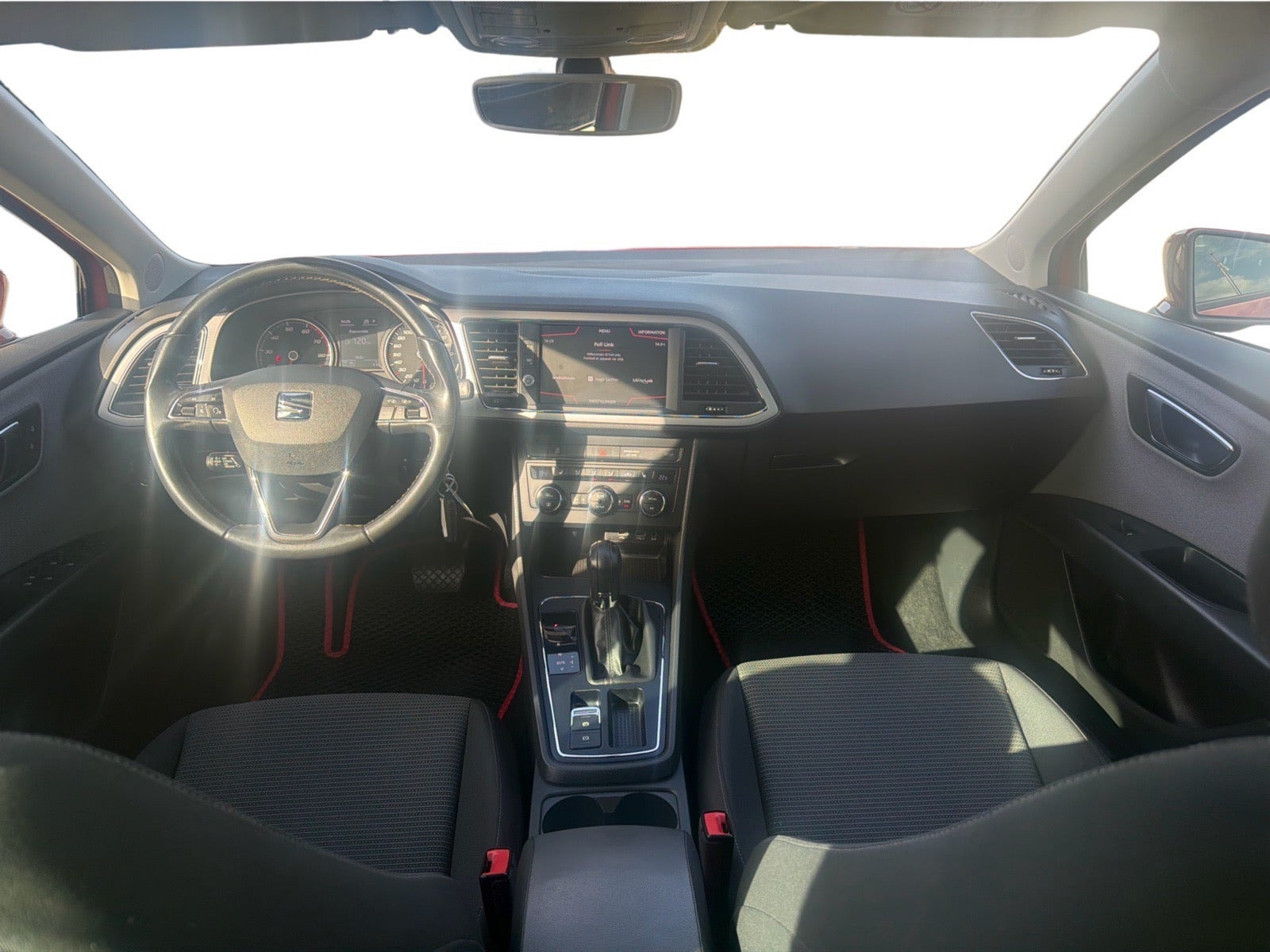 Rød Seat Leon fra 2018