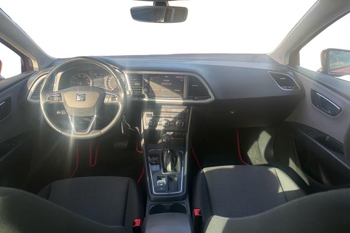 Rød Seat Leon fra 2018