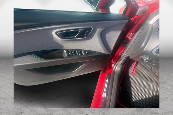 Rød Seat Leon fra 2018