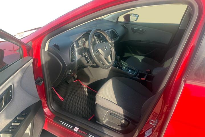 Rød Seat Leon fra 2018