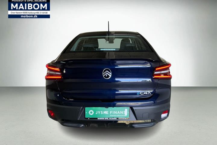 Blå Citroën ë-C4 X fra 2025