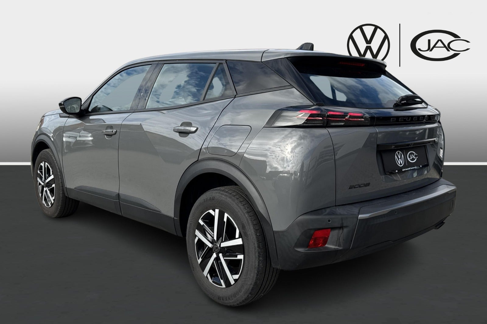 Grå Peugeot 2008 fra 2024