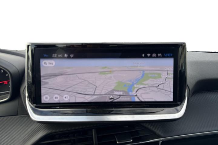 Grå Peugeot 2008 fra 2024
