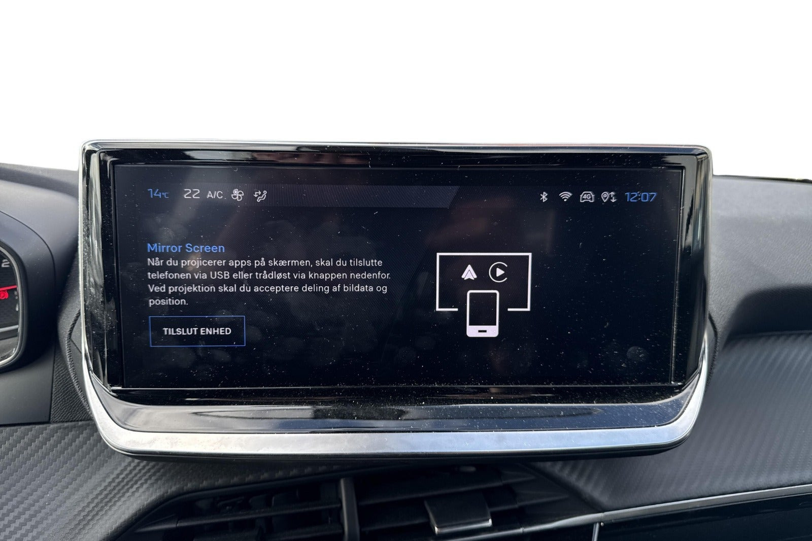 Grå Peugeot 2008 fra 2024
