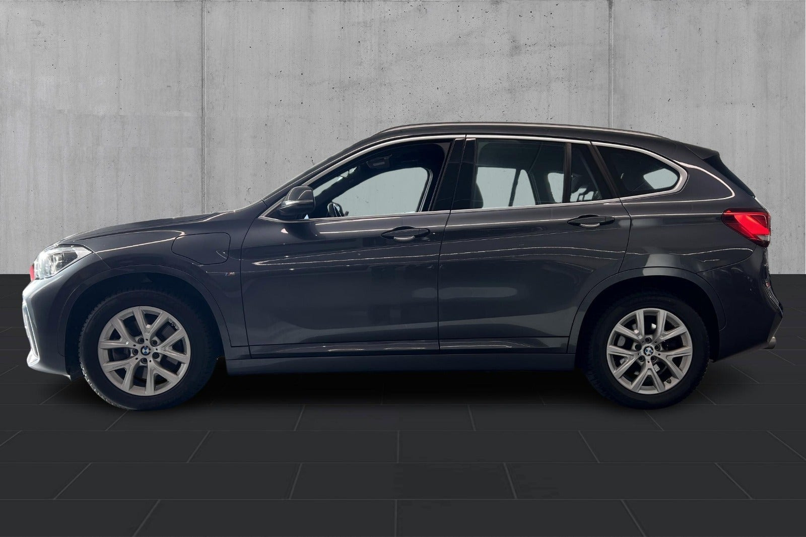 Grå BMW X1 fra 2021