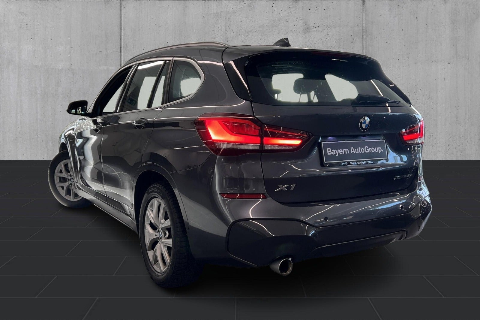 Grå BMW X1 fra 2021