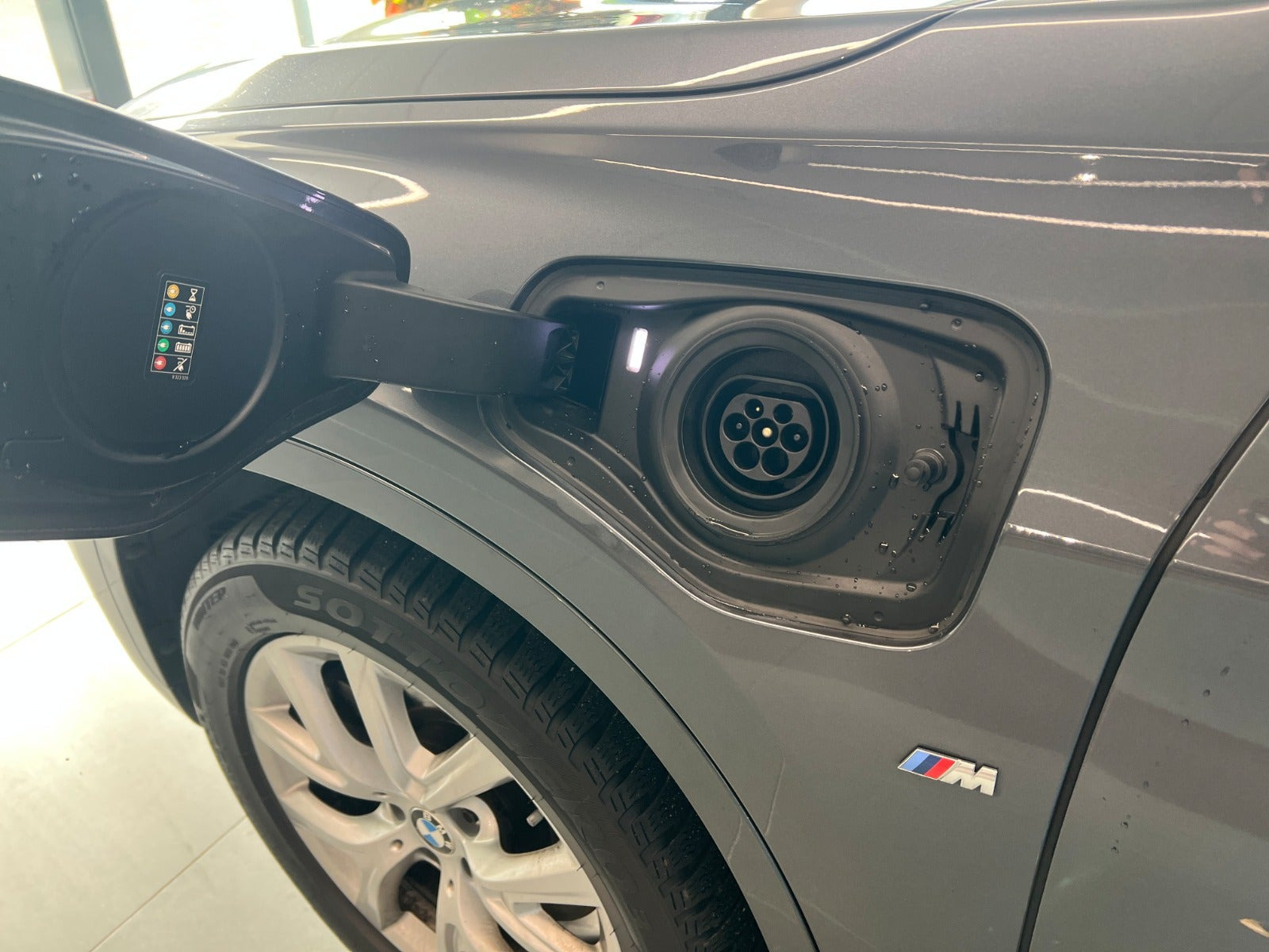 Grå BMW X1 fra 2021