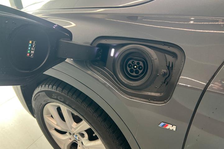 Grå BMW X1 fra 2021