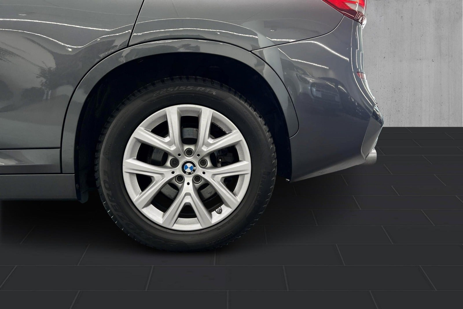Grå BMW X1 fra 2021