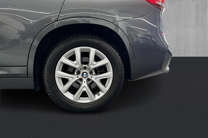 Grå BMW X1 fra 2021